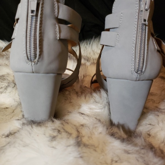 Grey Heels - Picture 3 of 6